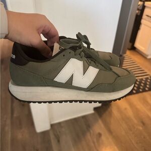 New Balance 237 in Olive